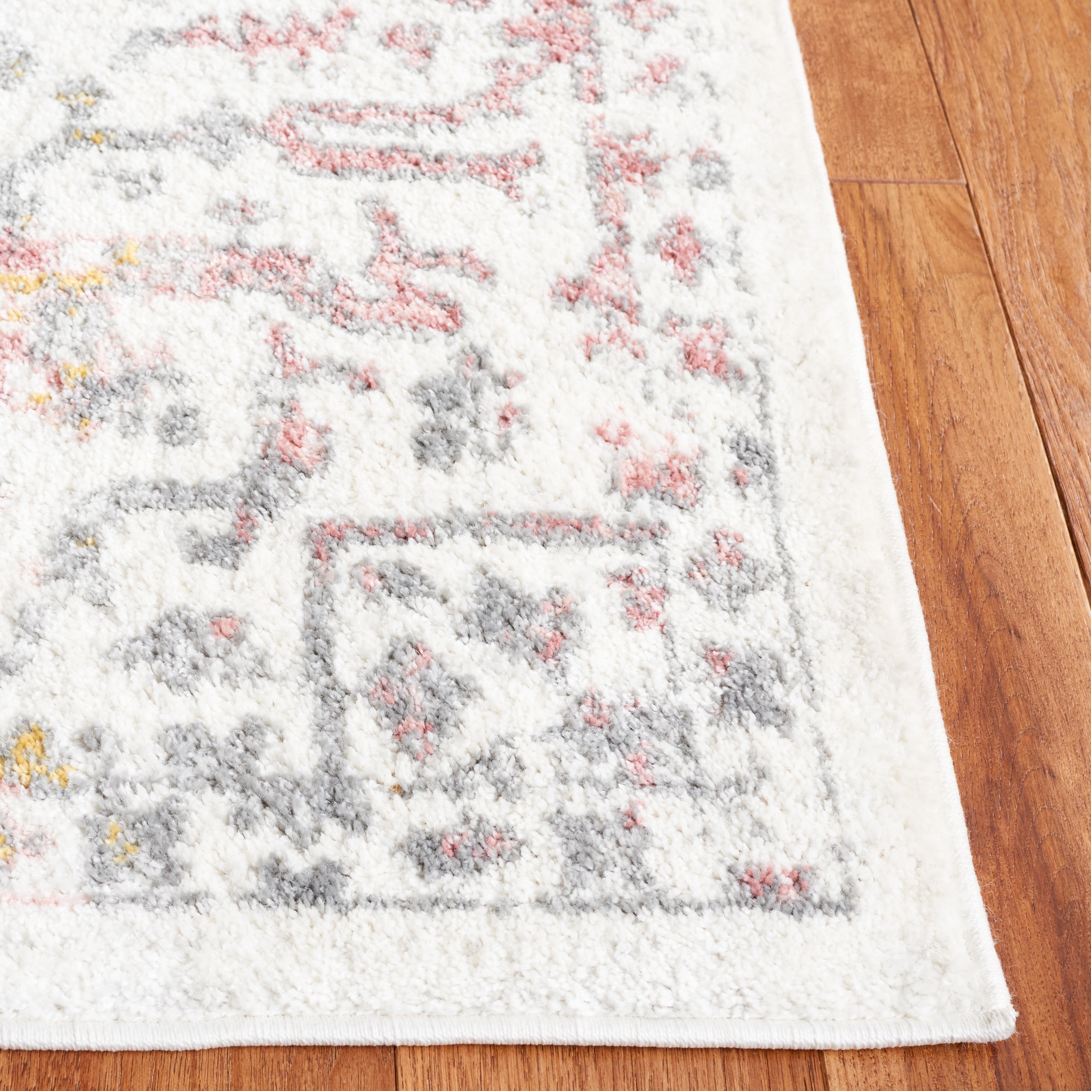 Safavieh Layla Dania Oriental Area Rug, Ivory Gray/Pink, 4'5" x 6'5"