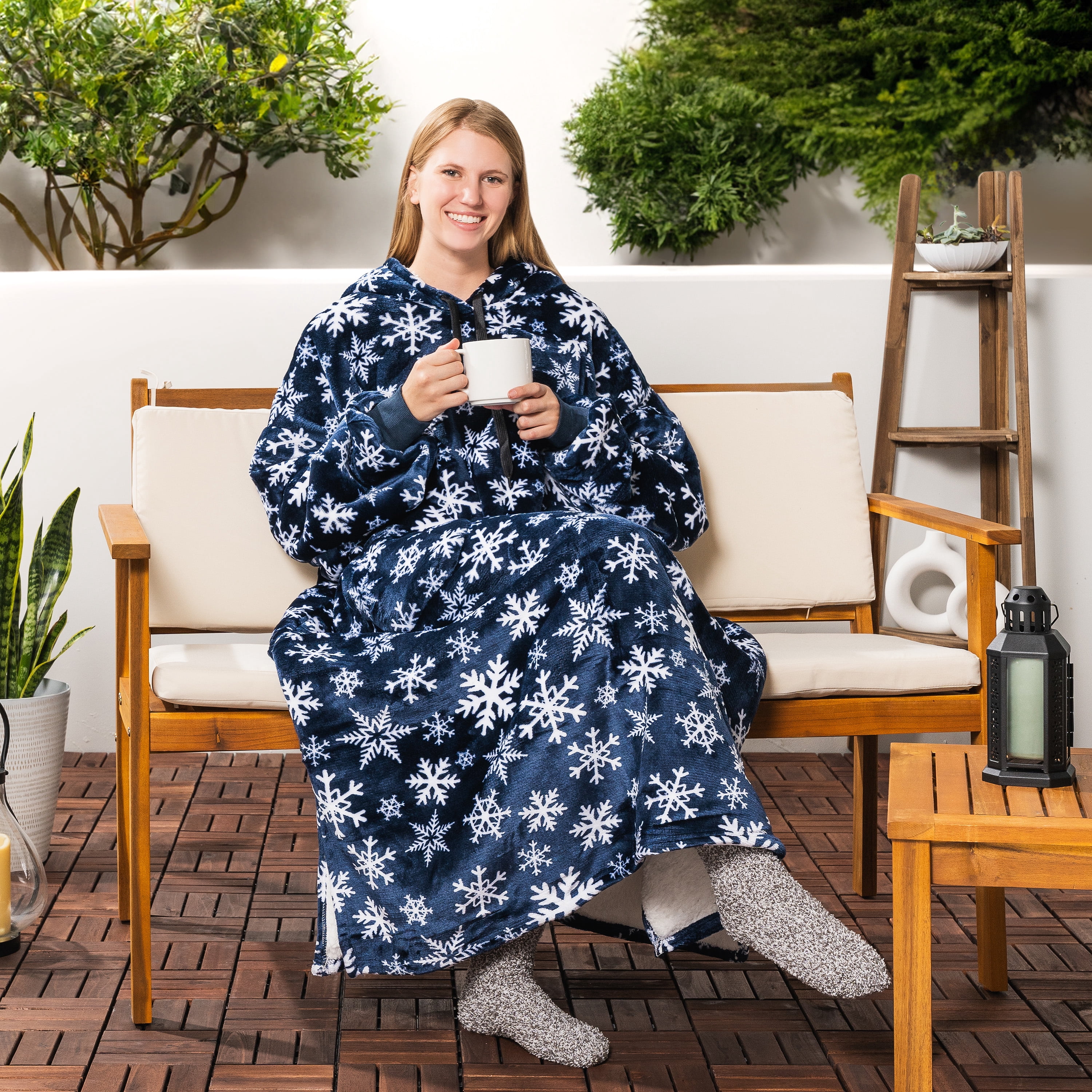 PAVILIA Blanket Hoodie for Women Blue, Sherpa Wearable Blanket Men, Cozy Oversized Sweatshirt Blanket, Warm Fleece Hooded Blanket Sweater with Sleeves and Two Big Pocket, Adult Long, Blue Snowflake