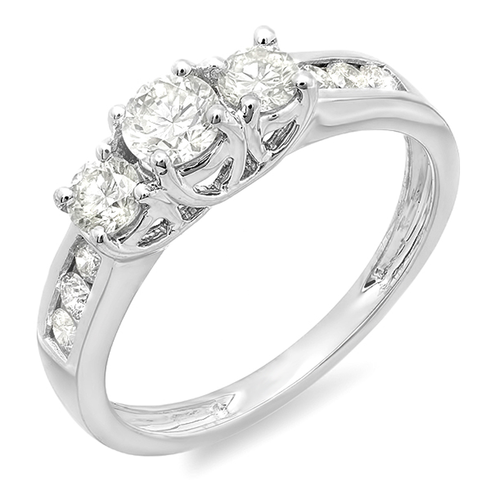 0.90 Carat (ctw) 10K Gold Round Cut Diamond Ladies 3 Stone Engagement Bridal Ring