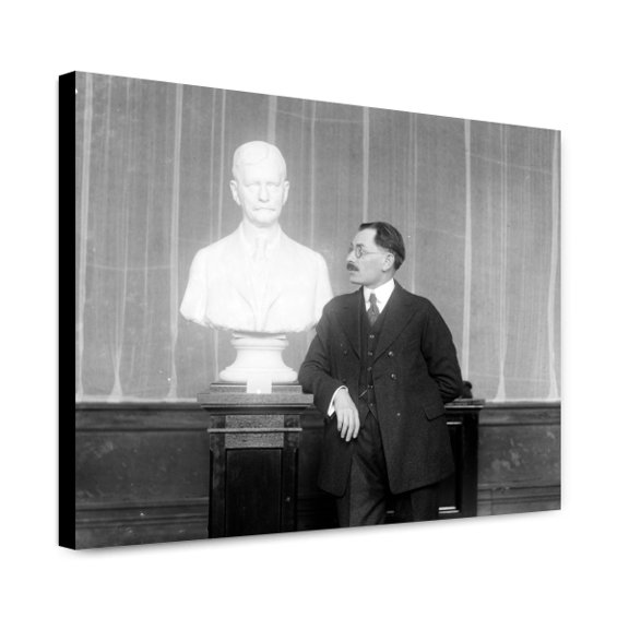 Canvas Print: Moses Wainer Dykaar & Bust Of Marshall, 1920