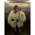 thumbnail image 2 of Abrigo de piel de felpa de gran tamaño para mujer, chaqueta holgada de manga larga, suave y cálida, ropa de calle elegante para invierno, 2024, 2 of 5