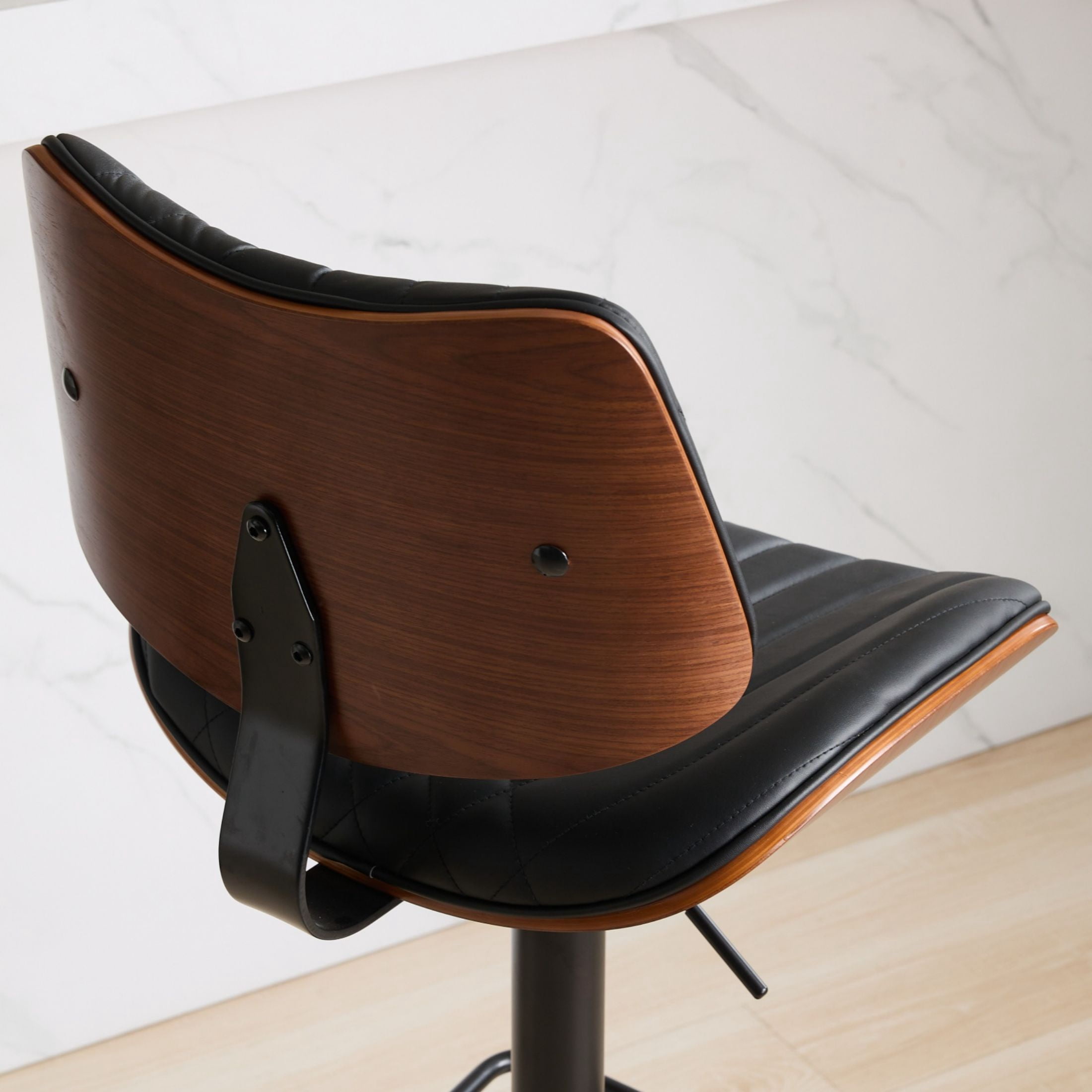 PORKISS Bar Stool, Walnut Bentwood Swivel Barstool with Leather Back and Seat, Adjustable Counter Island Chair with Footrest, Modern Upholstered Bar Chirs for Kitchen Island, Dining Room, Black