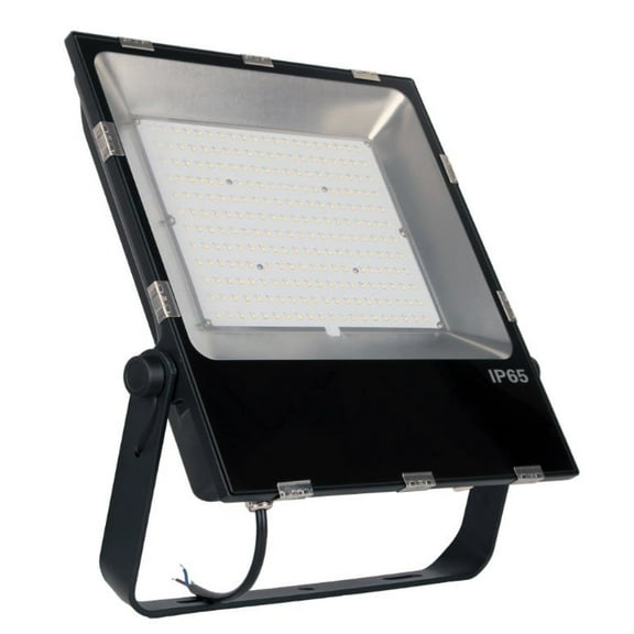 This 100W, 5000 K, 15400 Lumen Commerical Grade Flood light an amazing 140 Lumens per watt and an advanced 120 degree Beam Angle for maximum coverage