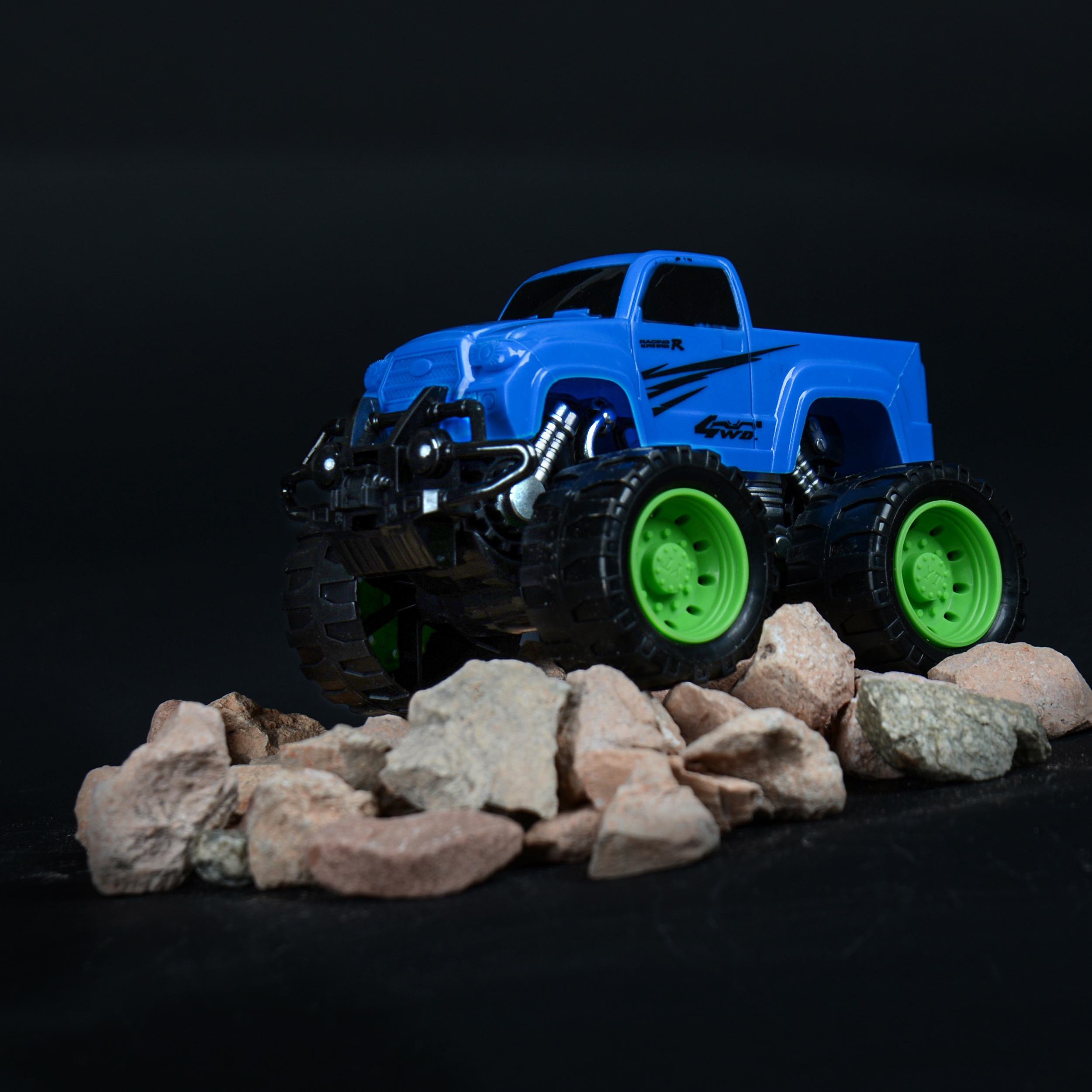 Set of 2 Friction Monster Trucks with Ramp – Travel-Size Off-Road Toy Trucks for Kids