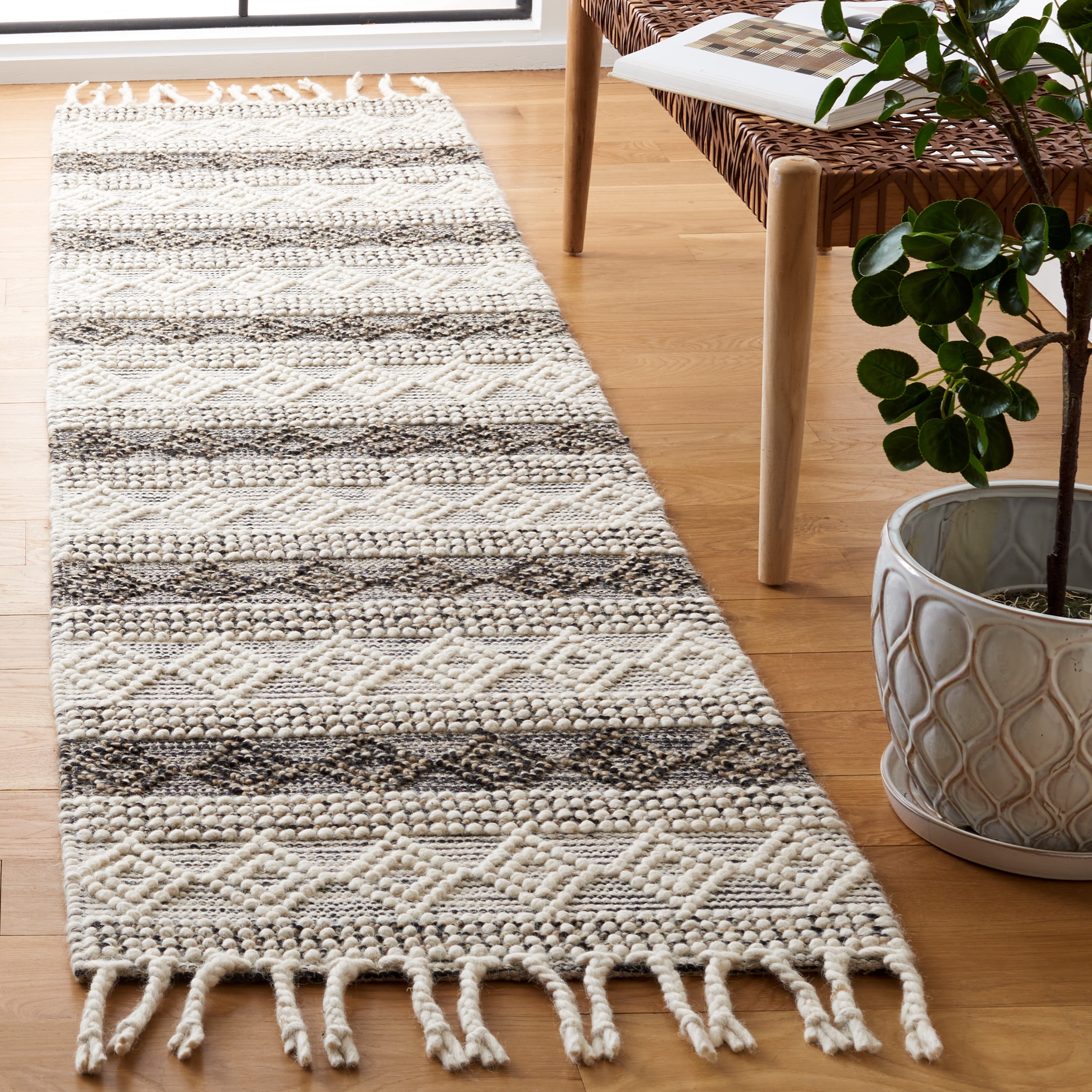 SAFAVIEH Natura Elinor Geometric Striped Runner Rug, Ivory/Black, 2'3" x 9'