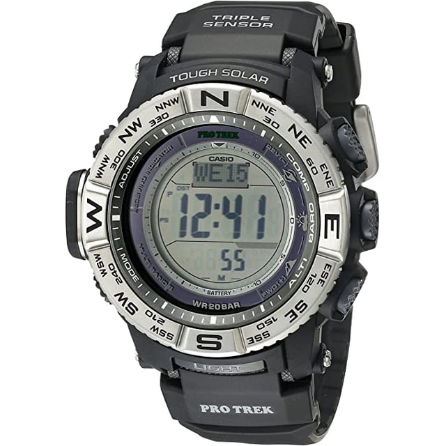 reloj digital deportivo pro trek casio prw3500 solar caja 56 mm acero inoxidable negro para hombre. Vista frontal centrada con bisel giratorio de acero inoxidable marcado con puntos cardinales, correa negra de resina y esfera digital multizona que muestra hora grande, día/fecha y segundos; leyendas 'TOUGH SOLAR' y 'PRO TREK' visibles y botones laterales para sensor triple (altímetro, barómetro, brújula). A menudo se usa como reloj de campo para excursiones y actividades al aire libre.