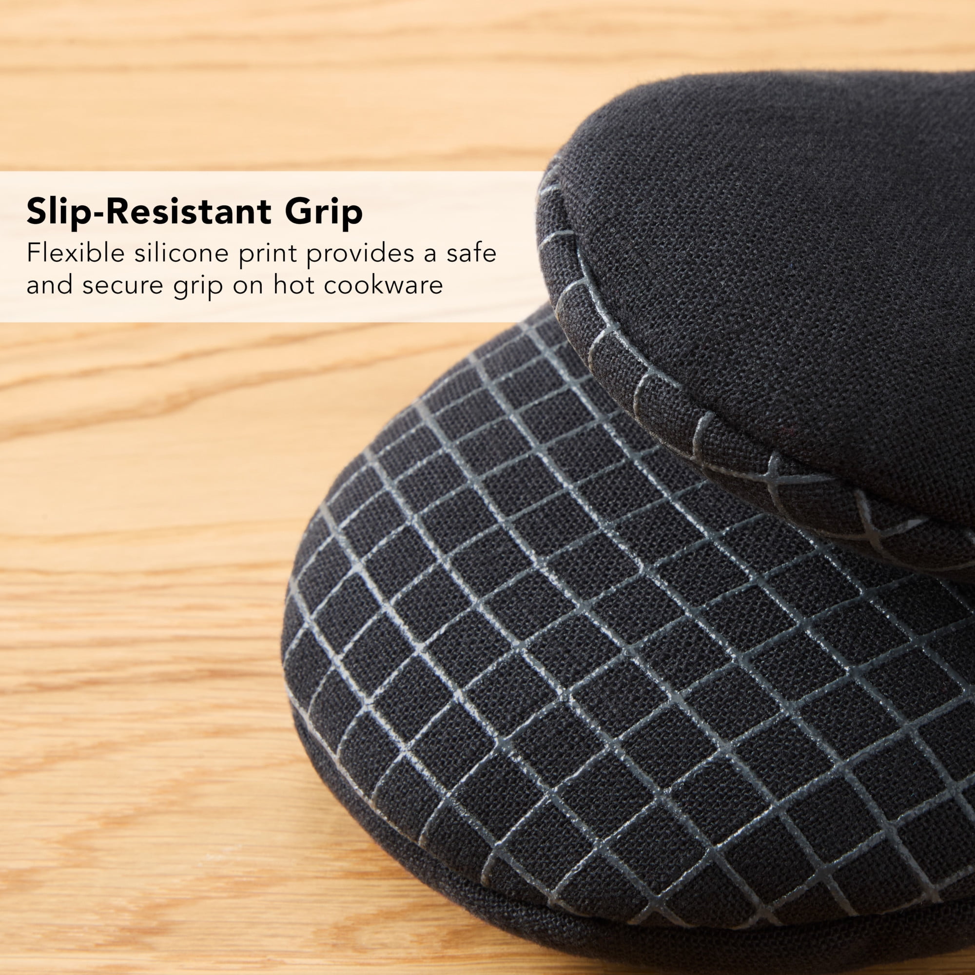 KITCHENAID Gourmet Series Gridlines Mini Oven Mitts 2-Pack Set, Heat Resistant up to 600°F, Soft Silicone Grip, Magnetic Cuff, Matte Black, 5.5"x9"