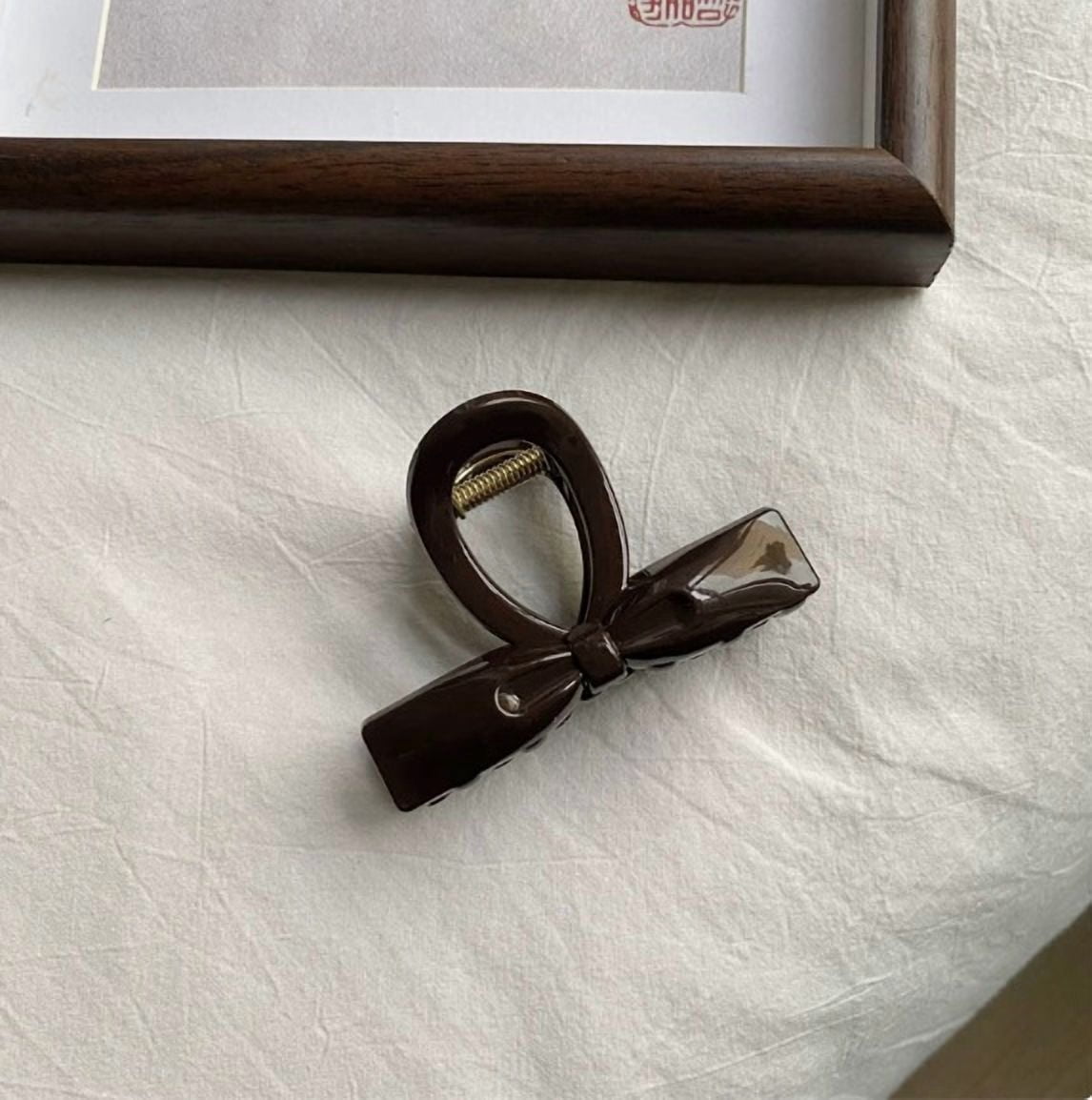 Large Chocolate Shark Clips - Strong Grip for Thick Hair, Elegant Design for Daily Wear
