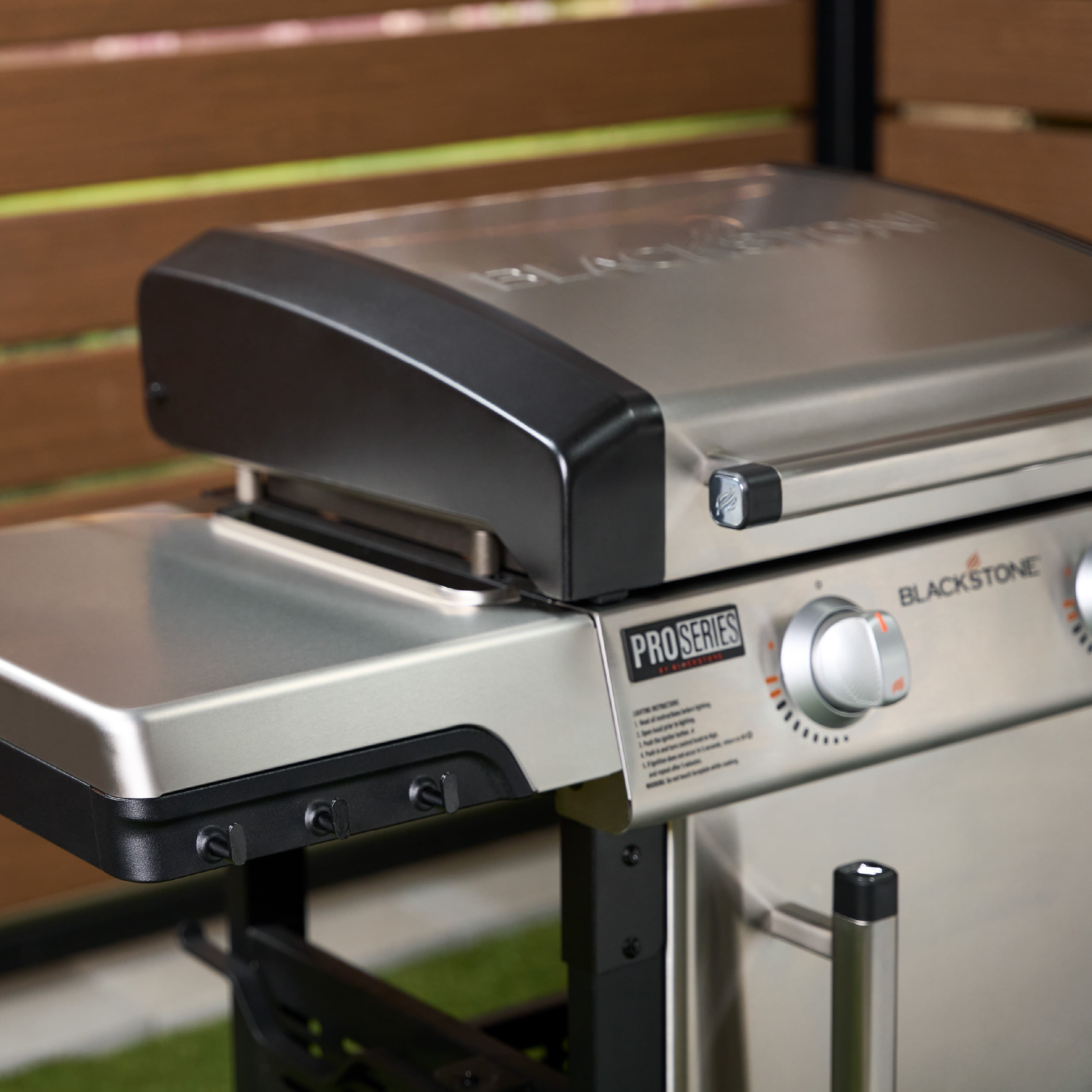 Blackstone ProSeries Outdoor Griddle, 2-Burner 22" Propane Flat Top Grill with Side Shelves, Stainless Steel