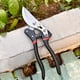 thumbnail image 4 of Tijeras de podar para jardinería | Resorte que ahorra mano de obra | Recubrimiento resistente a la oxidación | Cerradura de seguridad | Apertura ajustable de dos velocidades | Versátil para el corte, 4 of 8