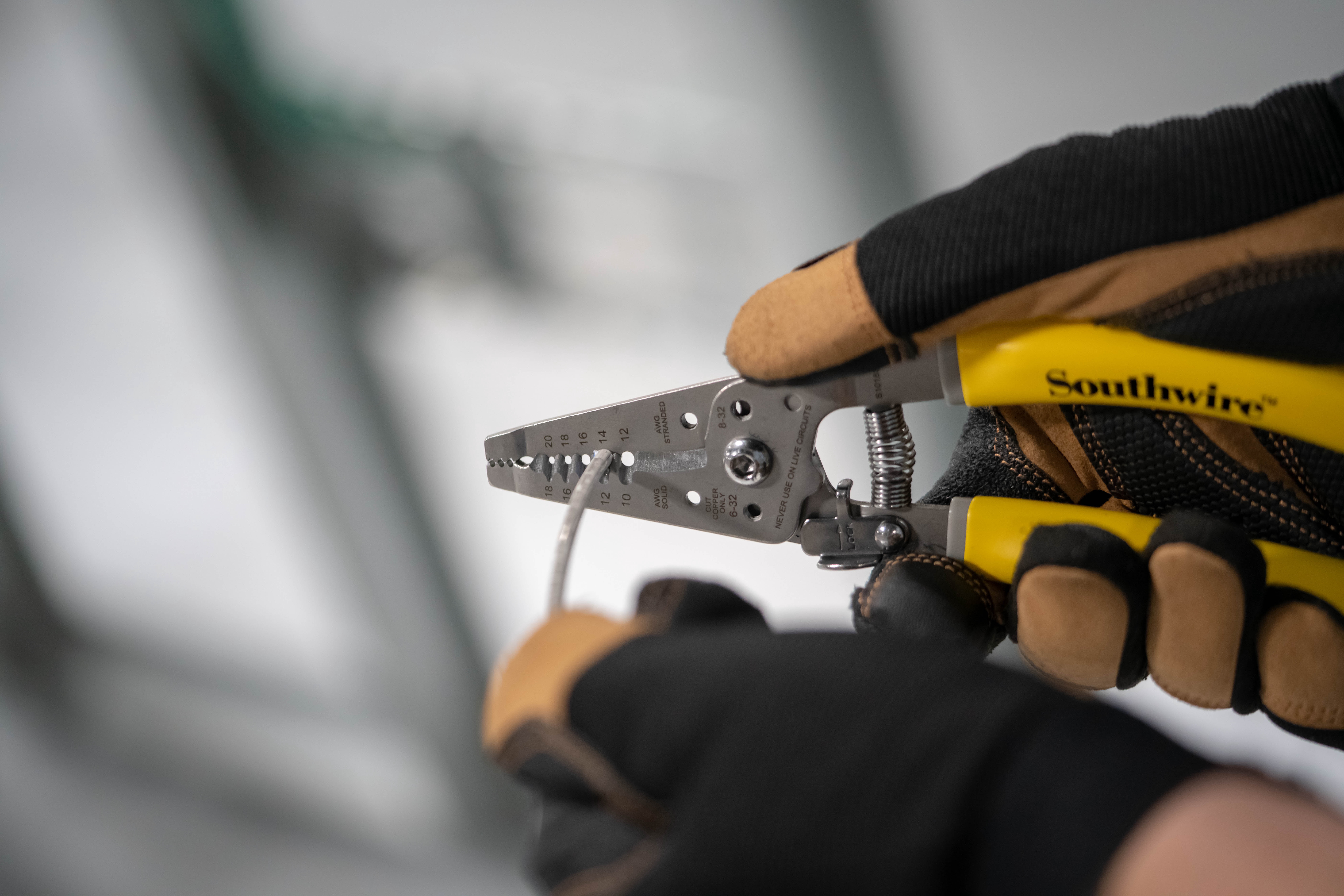 Southwire S1018SOL 10-18 AWG Solid 12-20 AWG Stranded Wire Stripper and Cutter with Ergonomic Handles