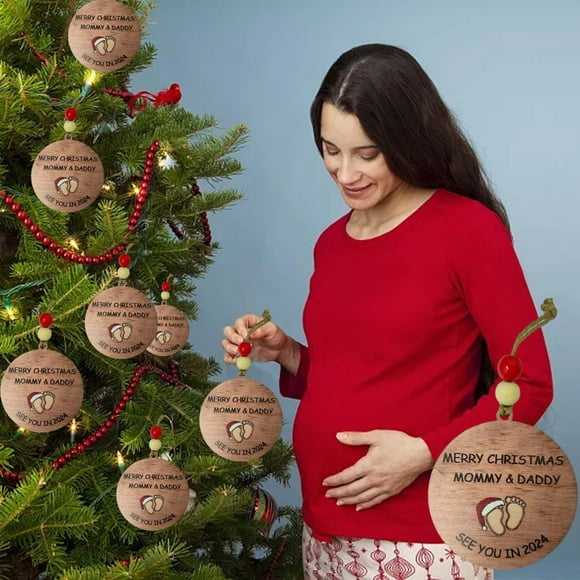 Xihbxyly Adorno Navideño "Nos Vemos 2024", Conmovedor Recuerdo Navideño, Hecho de Boj, Un Alegre Regalo Familiar, Ideal para Padres, Decoración para El Árbol, Tamaño de 7 Cm, Un Detalle Navideño Memo