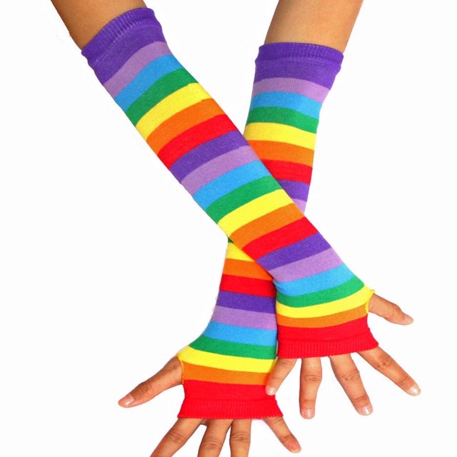 pixnor - calentadores de brazos con tiras de arcoíris, coloridos guantes sin dedos para mujeres y niñas; mangas largas hasta el codo con rayas horizontales rojo, naranja, amarillo, verde, azul y morado, tejido de poliéster, algodón y elastano, puños acanalados y abertura para el pulgar, tamaño aprox. 32 x 10 x 0,5 cm. A menudo usados como accesorio de moda en capas coloridas y adecuados también como complemento casual.