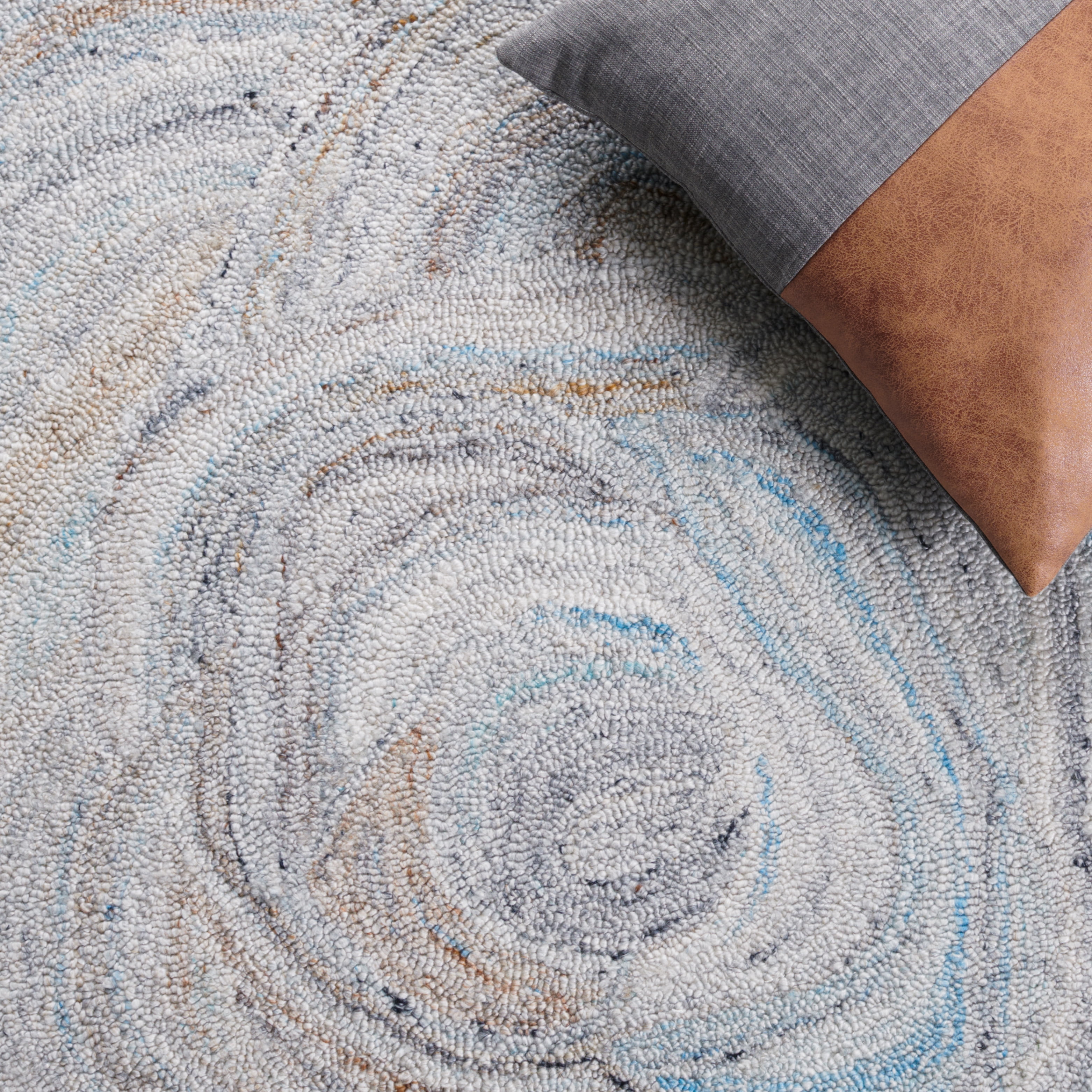 SAFAVIEH Abstract Kebo Distrssed Area Rug, Beige/Blue, 6' x 6' Round