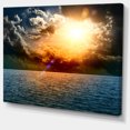 thumbnail image 2 of Coucher de Soleil Jaune en Milieu Océanique, 2 of 3