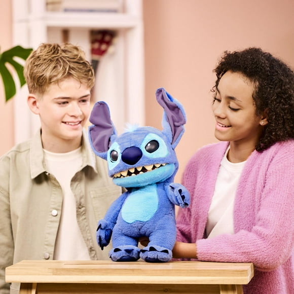 Jouet animatronique Real FX Disney Stitch de 18"<br>- Peut trouver une variation de Chase avec certification de 1ère édition