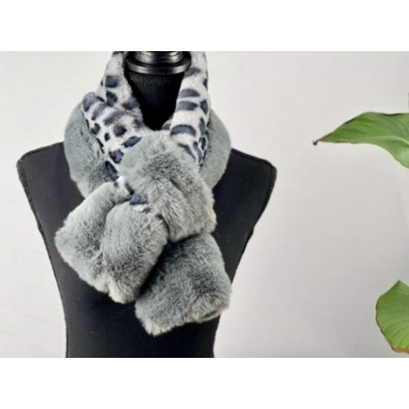 Elegant Gray Leopard Print Polyester Scarf with Luxurious Soft Texture Perfect for All Seasons|SOL24A279