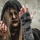 thumbnail image 5 of 1 par de guantes negros de mendigo punk harapientos para Halloween (negro y gris), 5 of 8