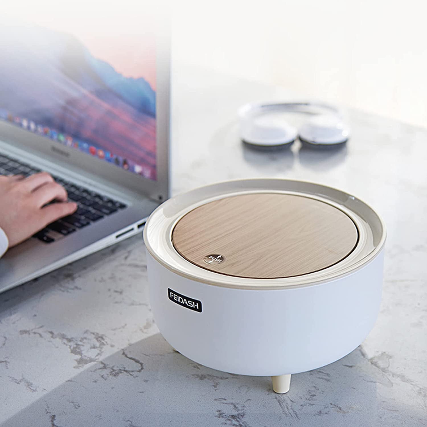 Mini Desktop Trash Can, Tiny Trash Can with Lid for Desk, Plastic Mini