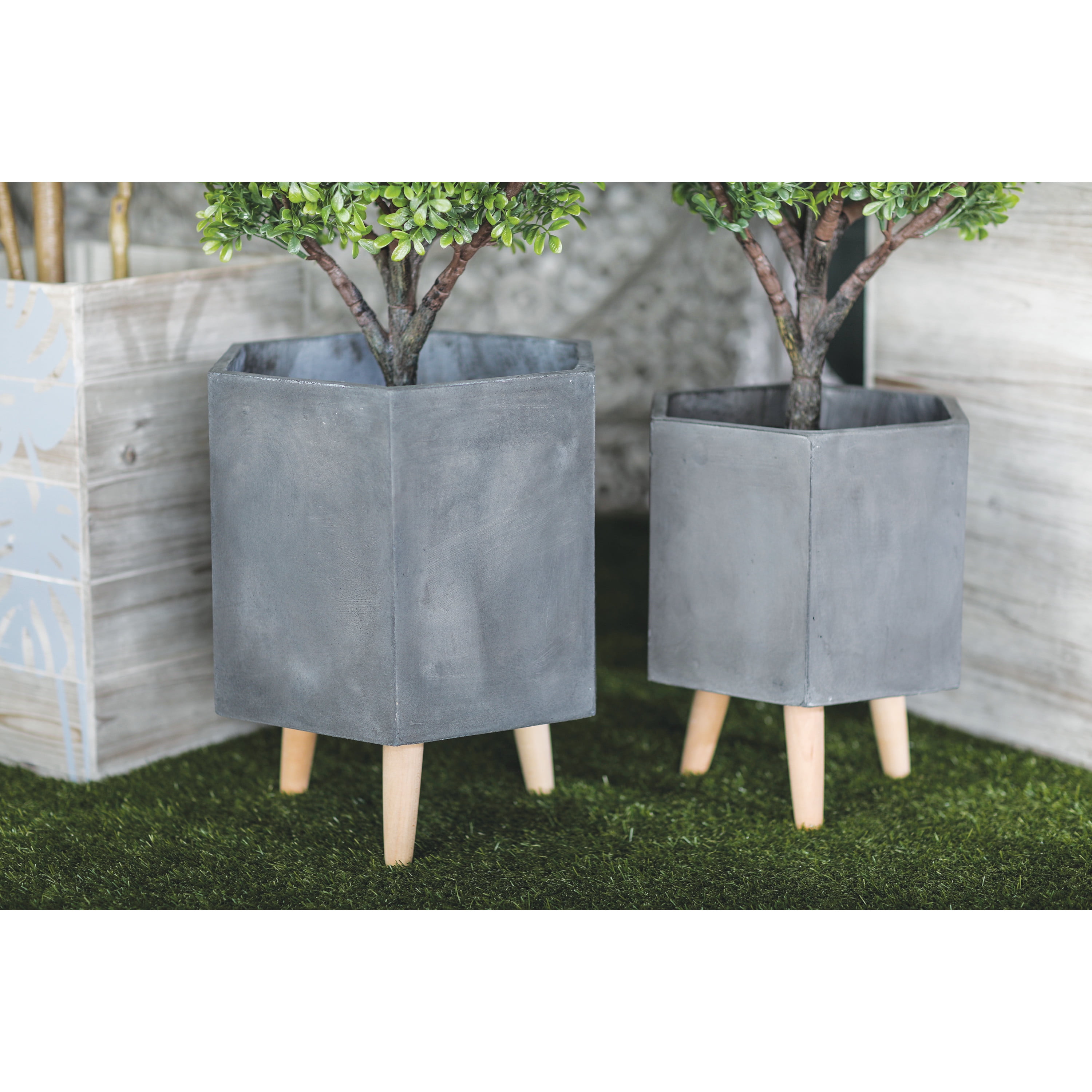 DecMode 15", 17"H Indoor Outdoor Dark Gray Magnesium Oxide Planter with Wood Legs (2 Count)