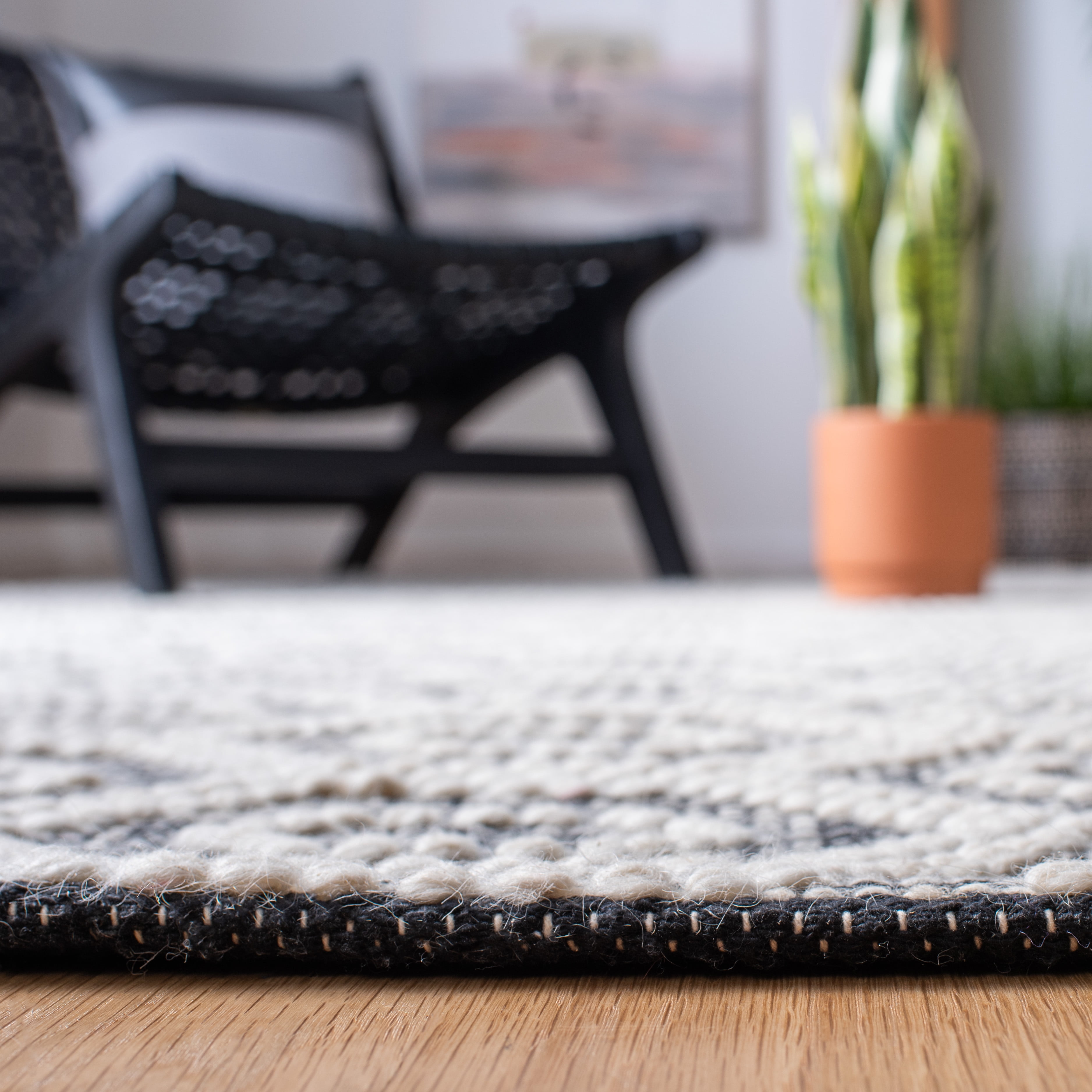 SAFAVIEH Natura Calvagh Geometric Runner Rug, Ivory/Black, 2'3" x 8'