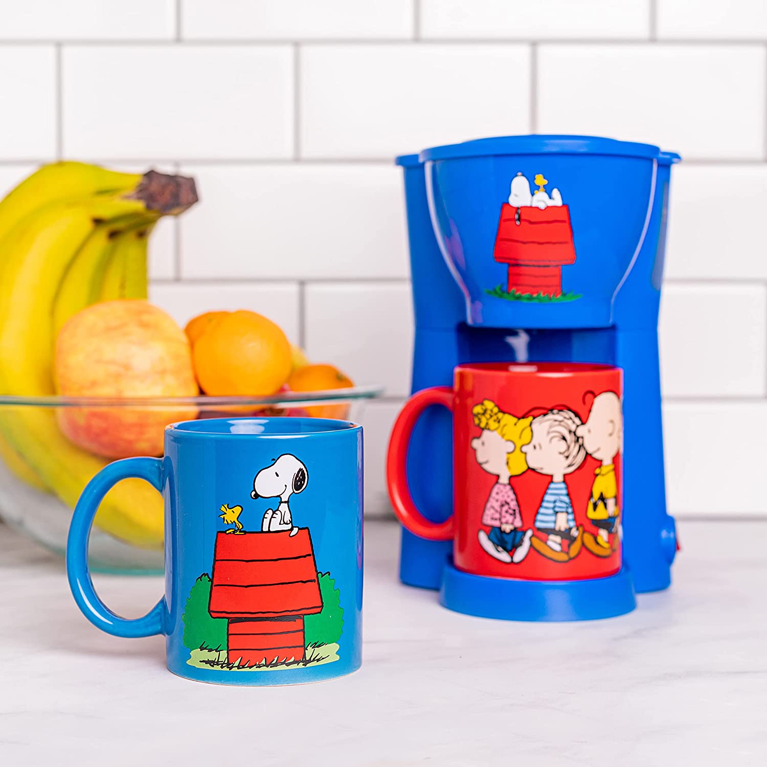 Uncanny Brands Snoopy Single Cup Coffee Maker with 2 Peanuts Gang