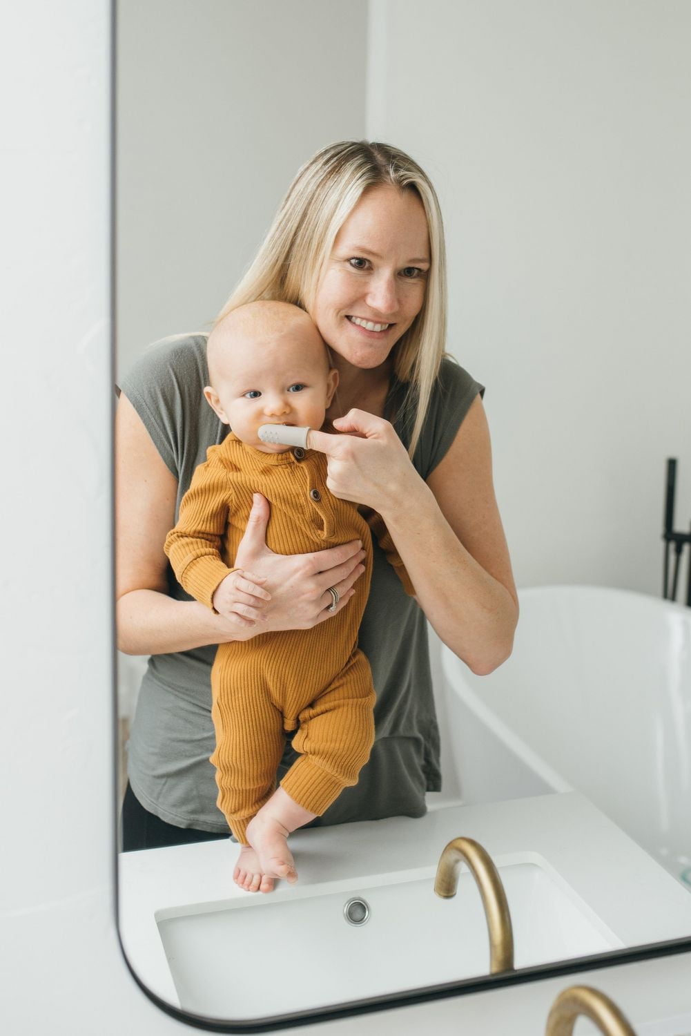 Dr. Brown's 100% Silicone Finger Toothbrush for Baby, Yellow / Gray