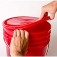 thumbnail image 5 of Hudson Exchange Couvercle Réutilisable pour Godets de 3,5, 5, 6 et 7 gal, HPDE, Rouge, Pack de 12, 5 of 5
