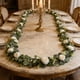 thumbnail image 5 of Con rosas blancas, rosas artificiales, follaje y enredaderas. Adecuado para bodas y fiestas en casa., 5 of 5