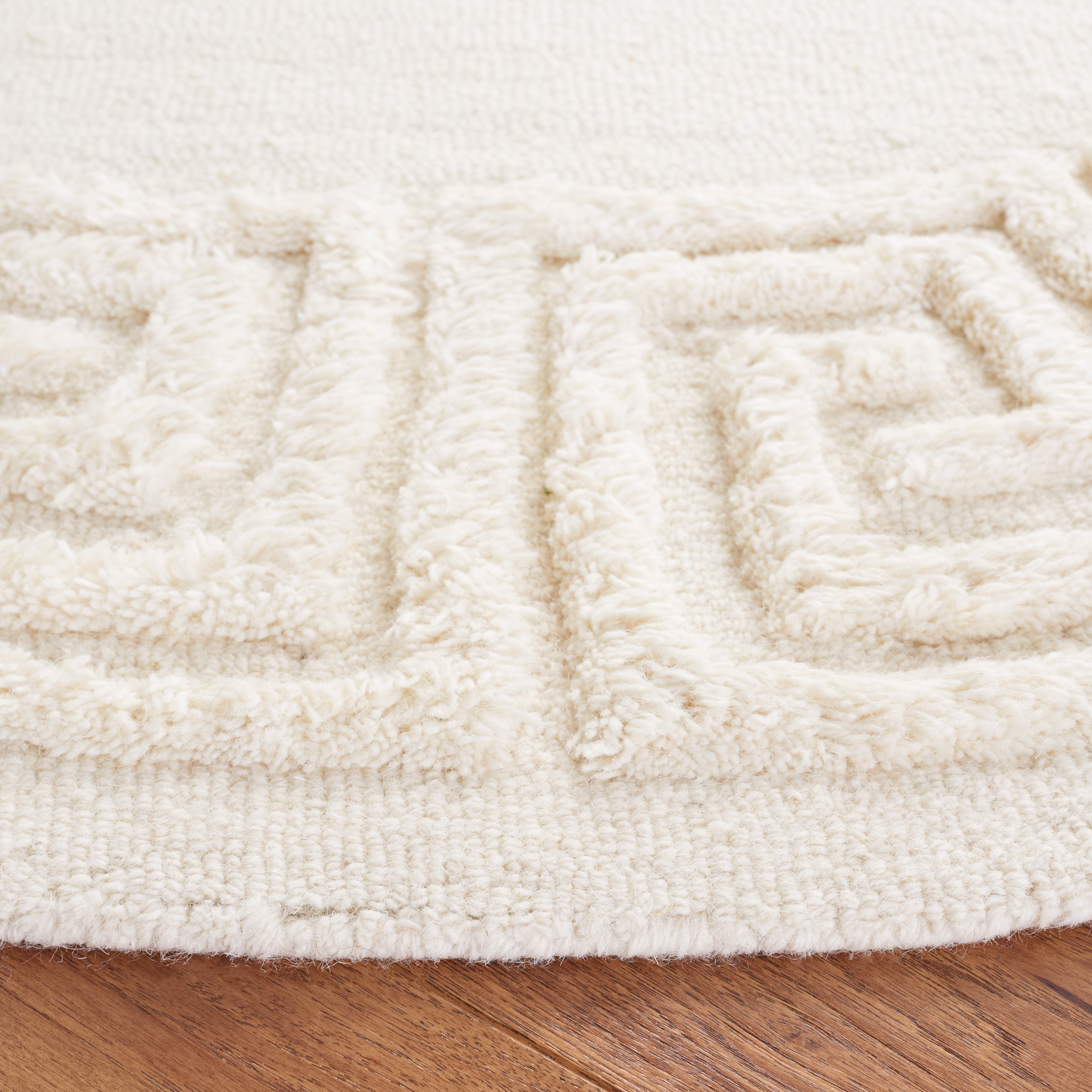 SAFAVIEH Metro Ethelred Bordered Area Rug, Ivory, 6' x 6' Round