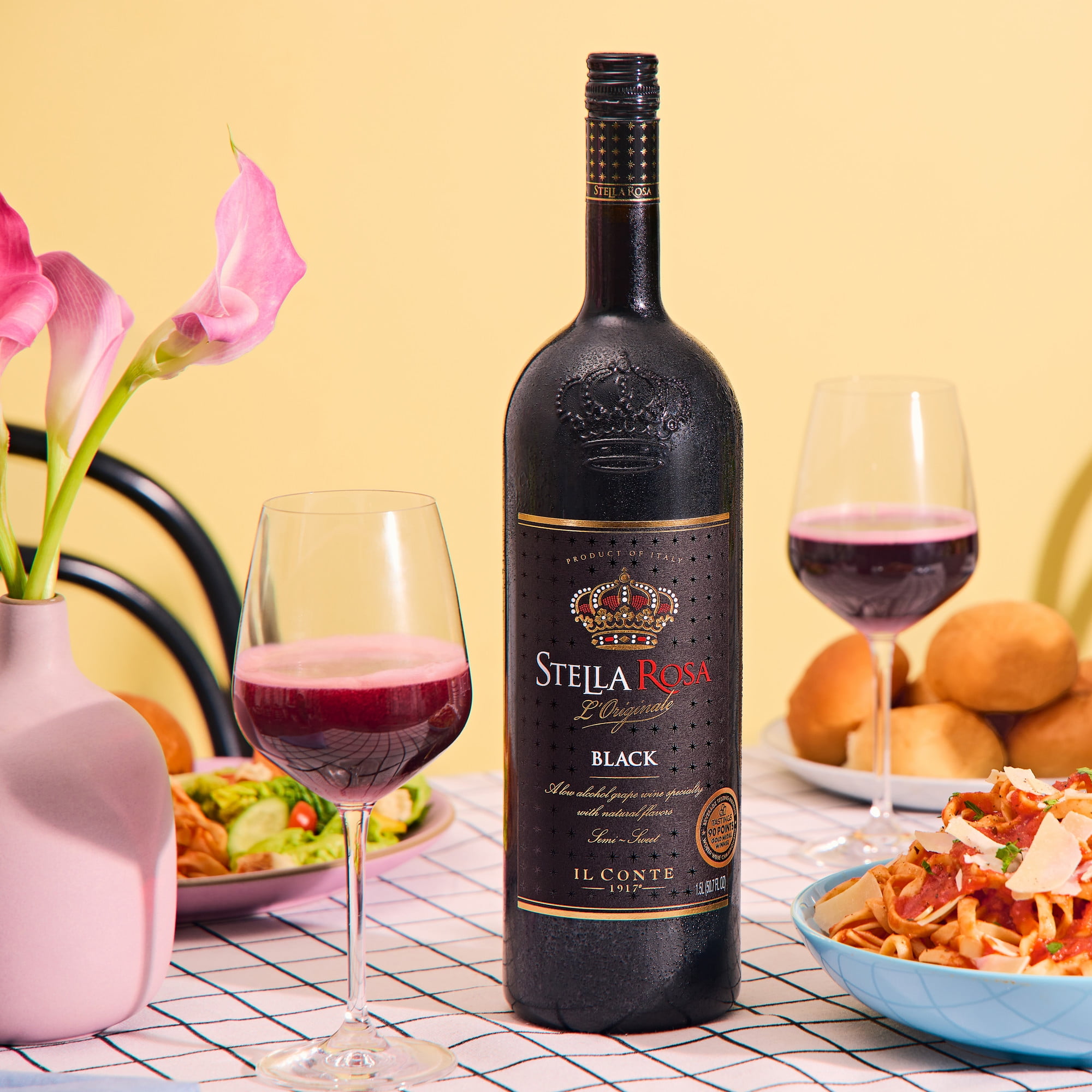 Stella Wine Outdoor Wine Bar Stella Rosa Black Semi-Sweet Red Wine