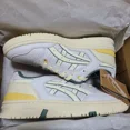 thumbnail image 1 of ASICS Men 9US Sneakers White Green Unused Running Athletic, 1 of 3