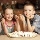 thumbnail image 4 of Máquina para hacer helados: también hace sorbetes, postres de yogur helado, máquina de capacidad de 1 cuarto de galón con recetas fáciles de preparar incluidas de Classic Cuisine - Blanco, 4 of 5