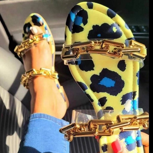 Sandalias planas exteriores con estampado decorativo de cadena de metal informal para mujer Wmkox8yii ytu1680