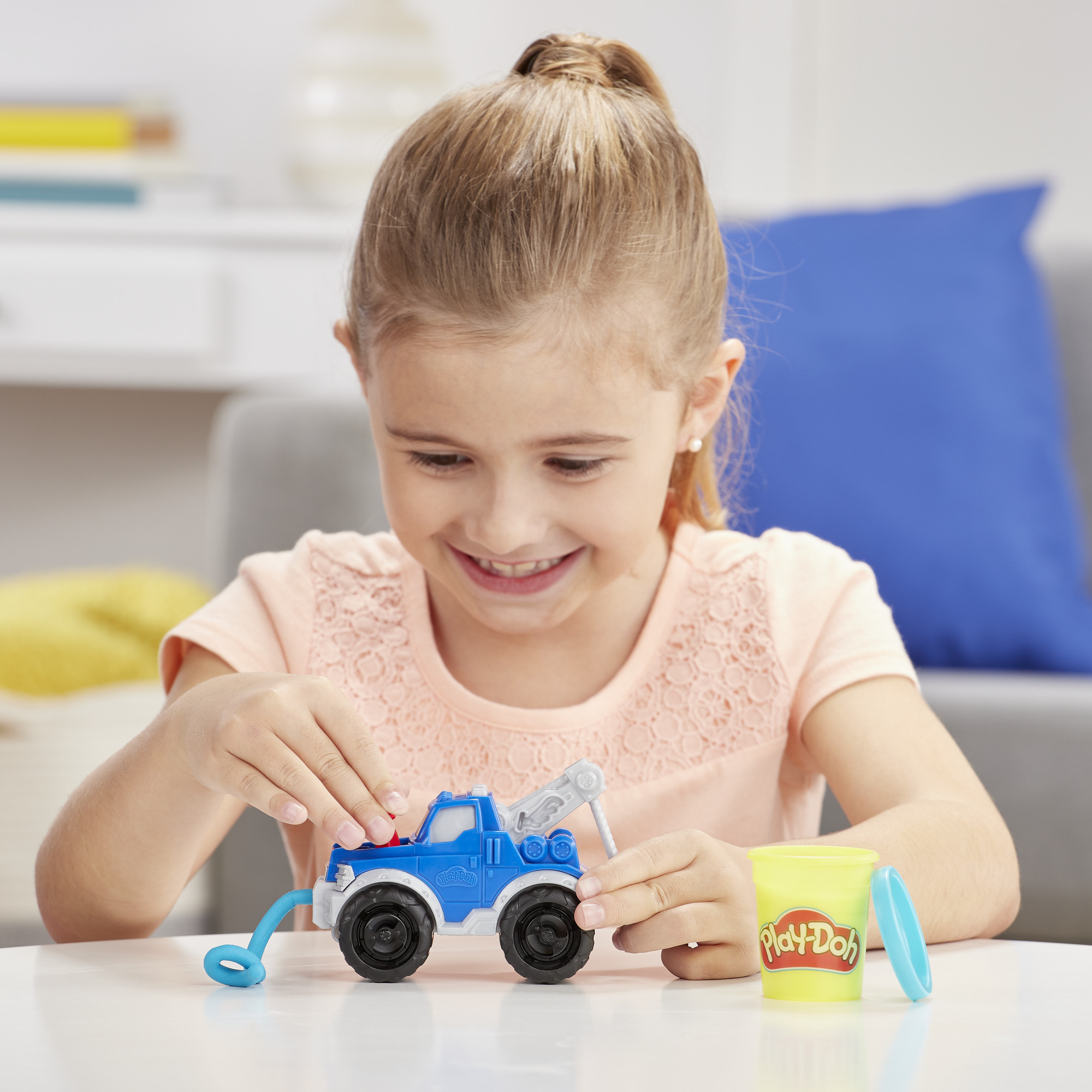 Play-Doh Wheels Tow Truck Toy with 3 Non-Toxic Play-Doh Colors, (6 oz) - image 5 of 14