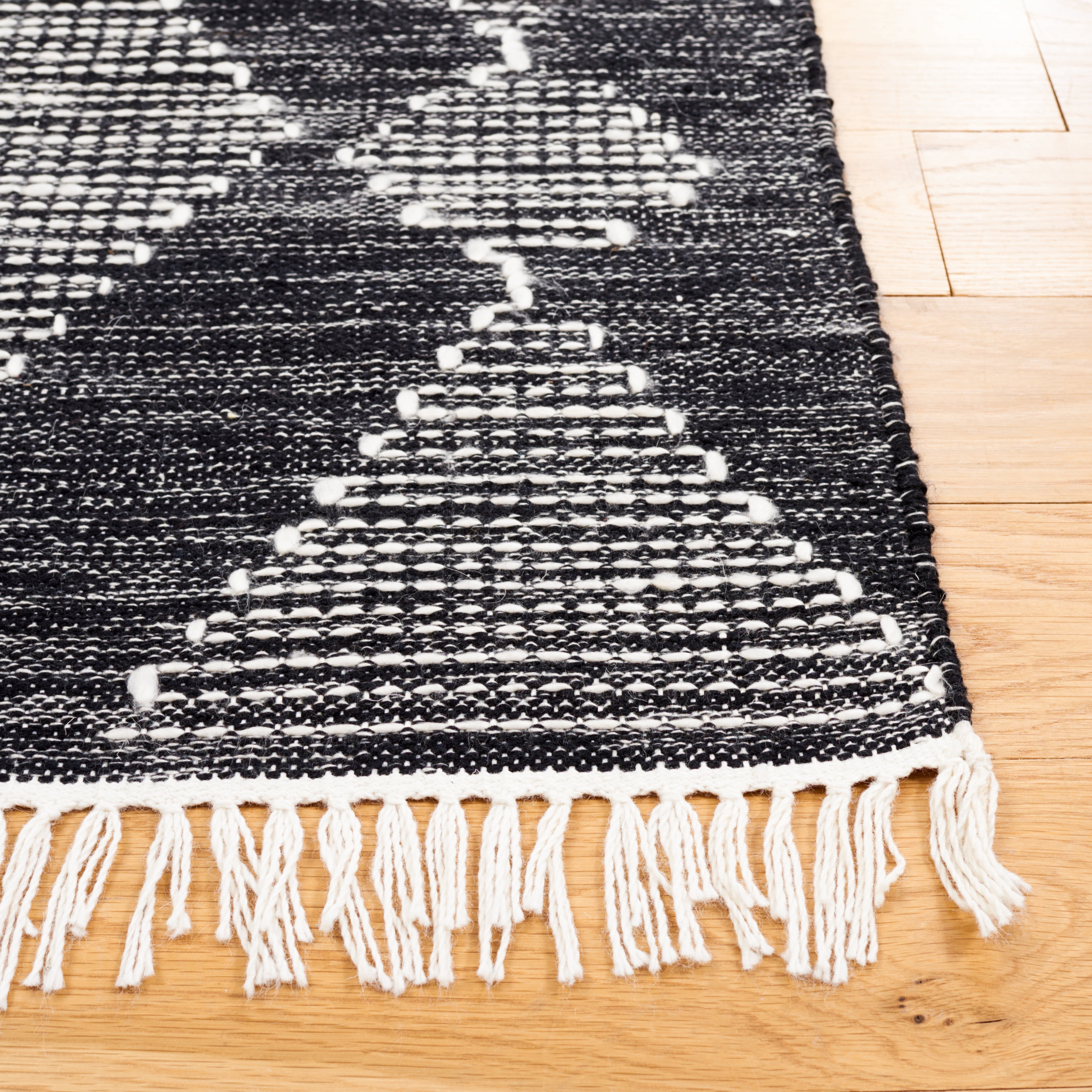 SAFAVIEH Kilim Angel Diamond Polyester Area Rug, Black/Ivory, 5' x 8'