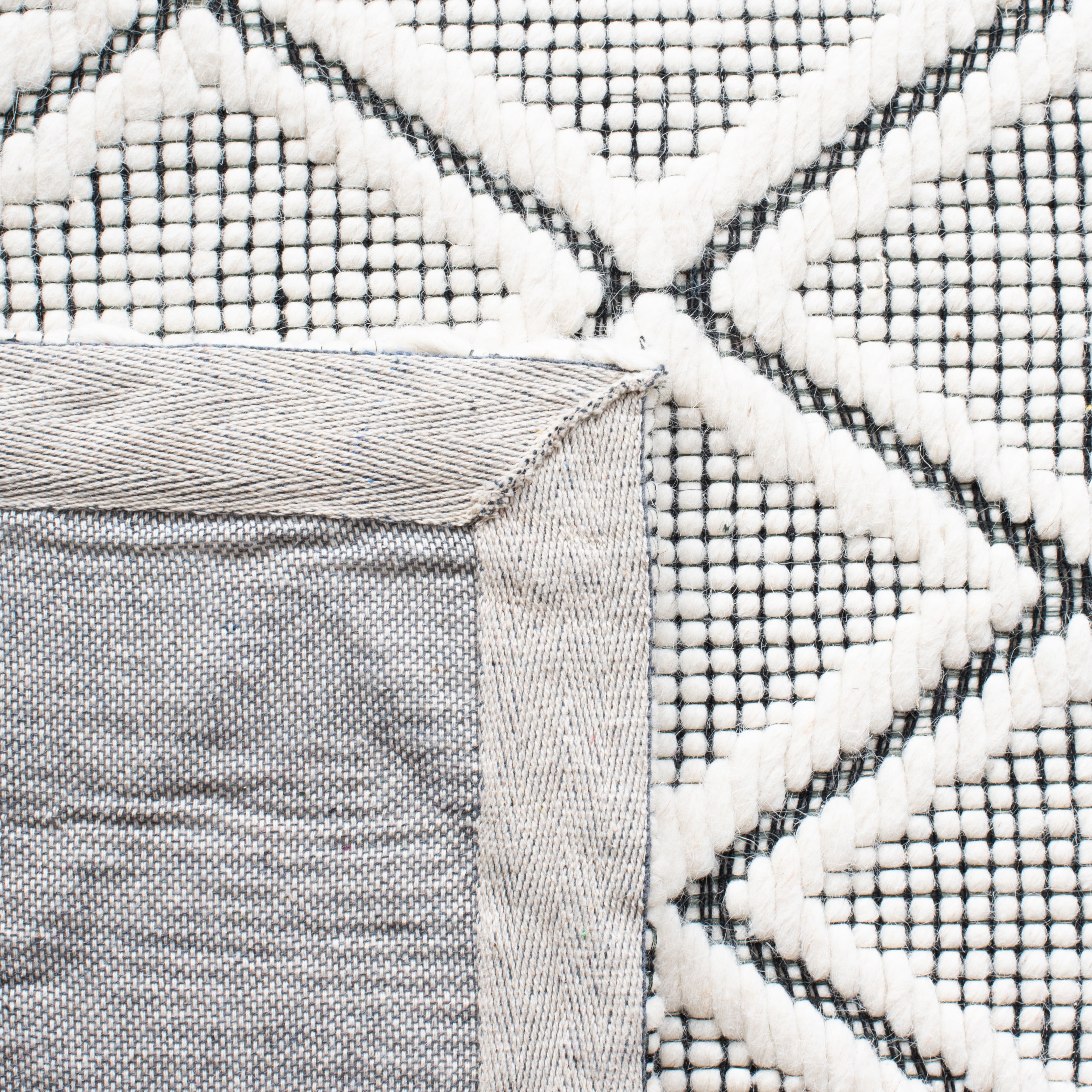 SAFAVIEH Marbella Aniyah Diamond Area Rug, Ivory/Black, 6' x 6' Square