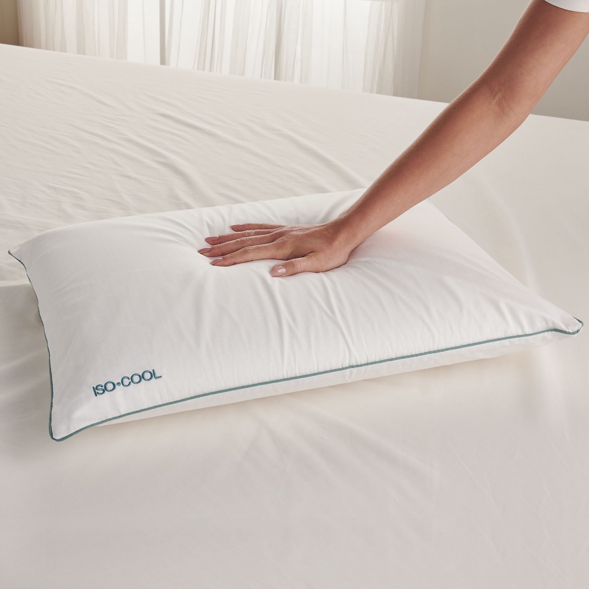 ISOCOOL Bed Pillow Featuring Serene Foam