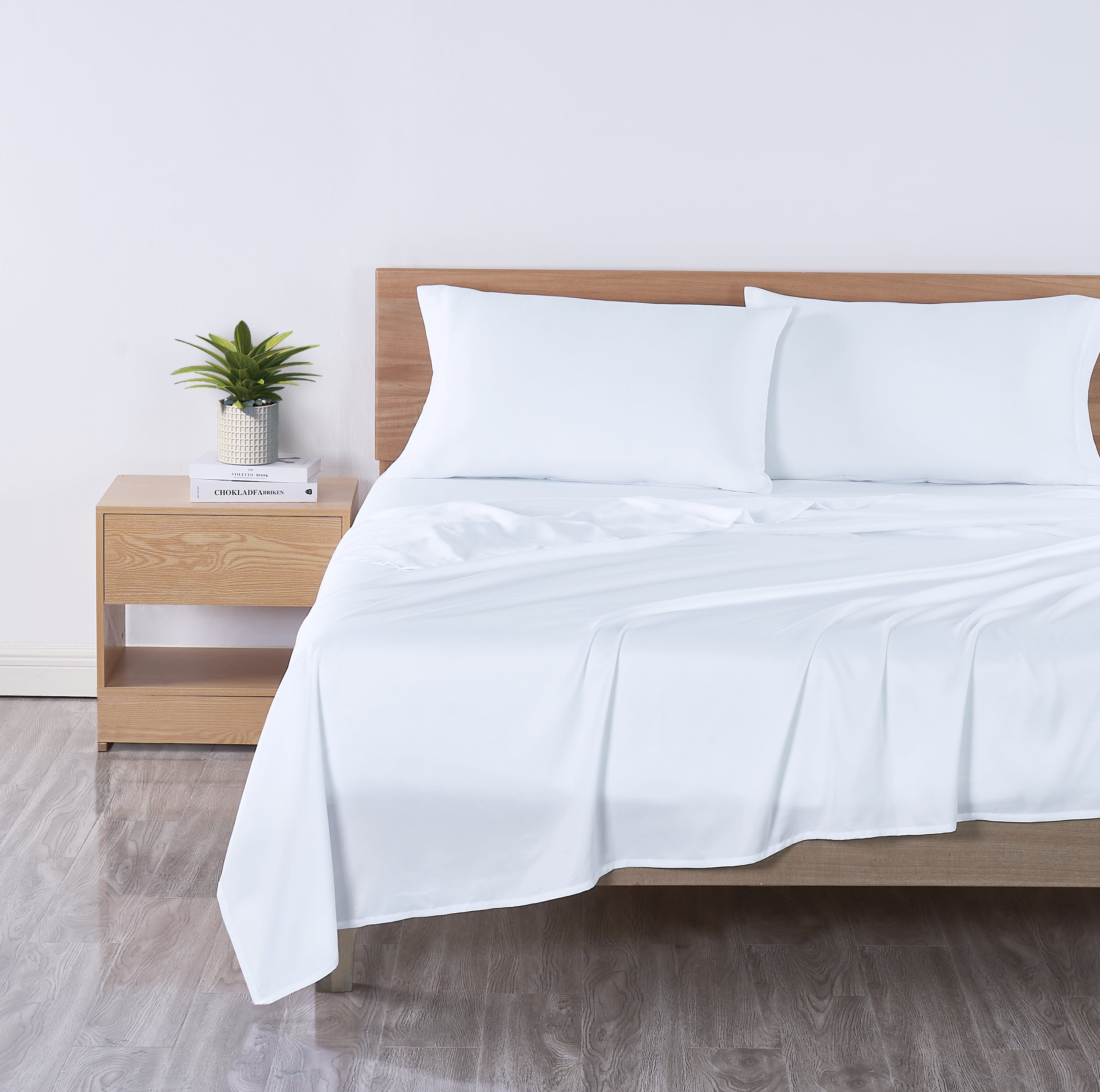 Mainstays Basic Value Microfiber Bed Sheet Set, Arctic White, Queen, 4 Piece