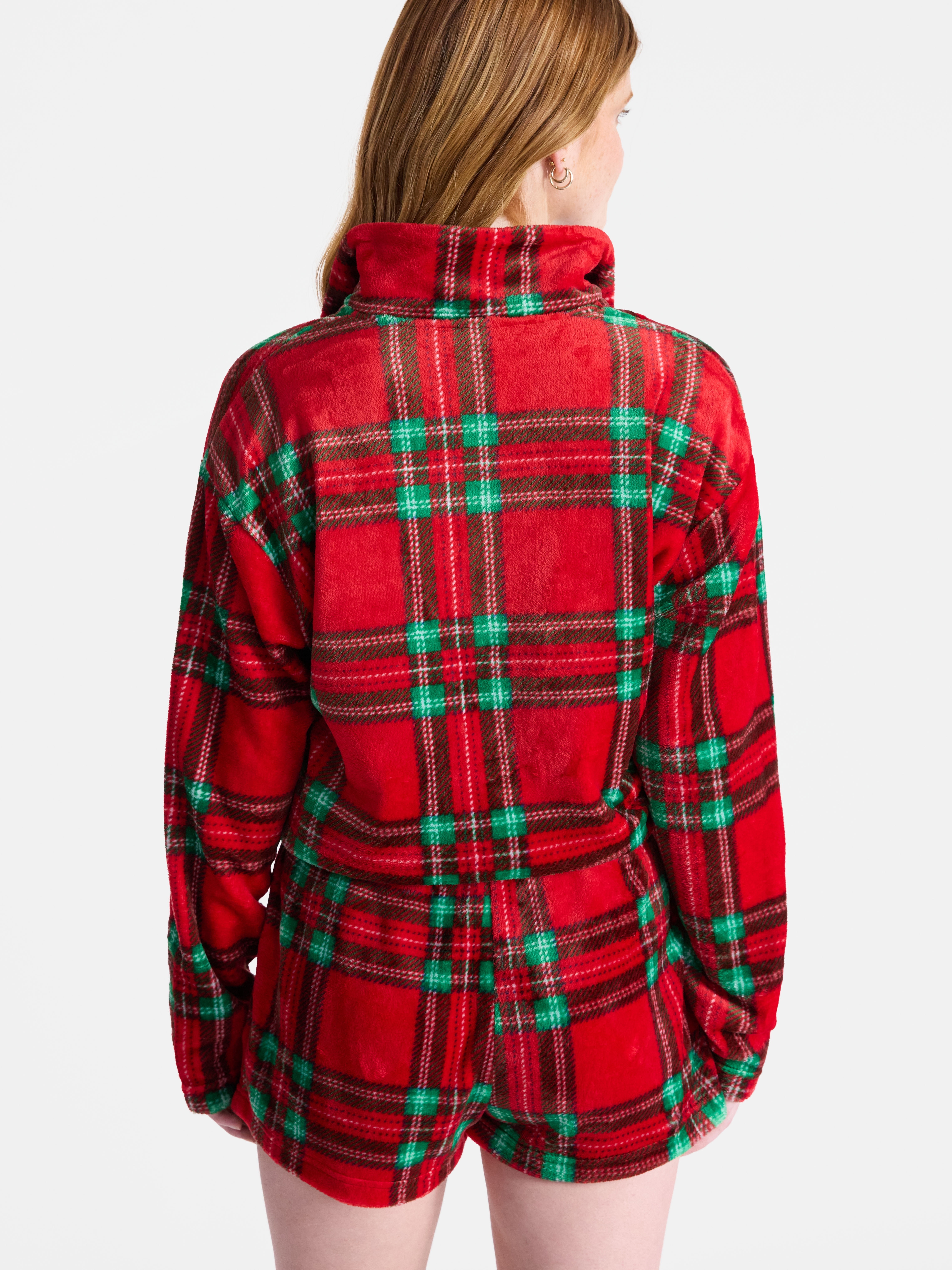 No Boundaries Christmas Quarter Zip Mock Neck Plush Top with Long Sleeves, Women's