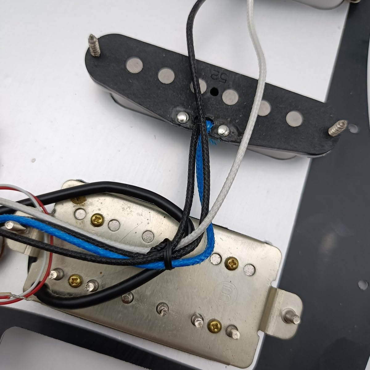 SSH Prewired Guitar Strat Pickguard Set Ainico 5 Humbucker Pickups Coil Splitting Switch Multi Switch Harnesses ,For Fender ST Electric Guitar Part Replacement