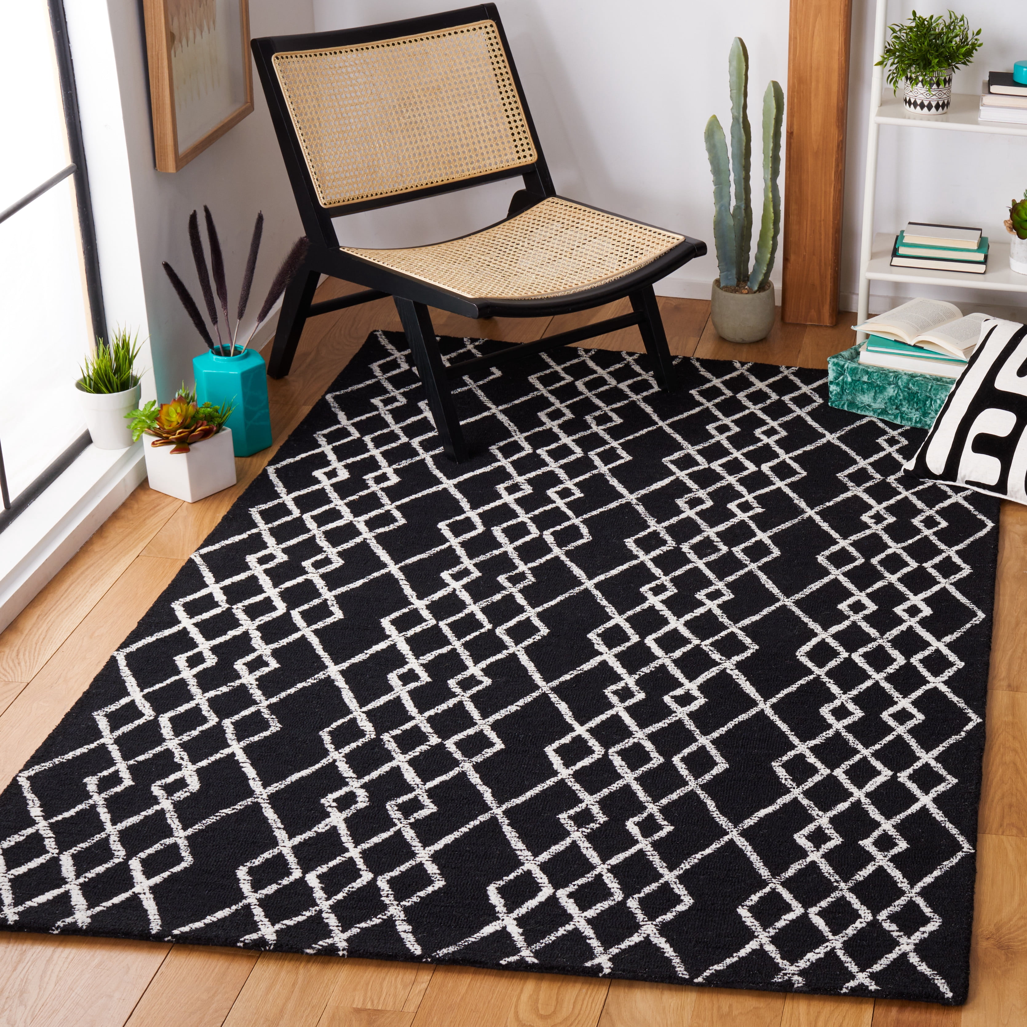 SAFAVIEH Metro Jenny Diamond Area Rug, Black/Ivory, 6' x 9'