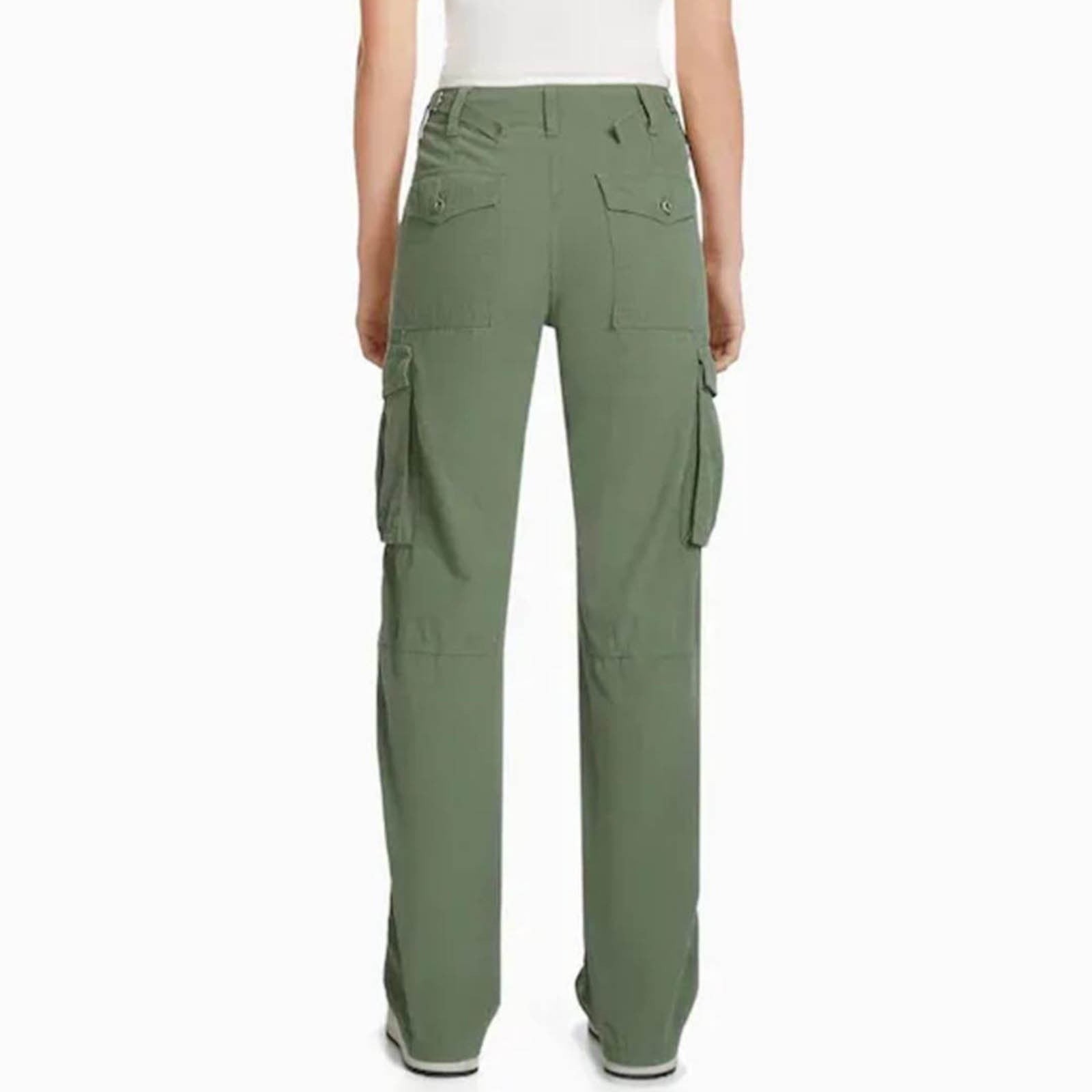 5 Ways To Style Baggy Green Cargo Pants Now - The Mom Edit