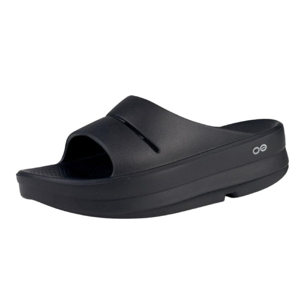 Sandalia Recovery OOFOS Omega OoAhh para mujer, color negro, talla 6