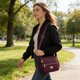 thumbnail image 4 of Bolso cruzado de gran capacidad para mujer con múltiples bolsillos, tela de nailon, correa ajustable, ligero para uso diario, viajes y compras., 4 of 6