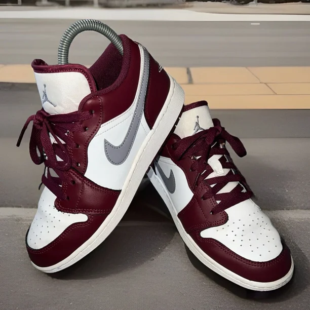 Ni - ke Ni - ke Air Jordan 1 Low Shoes 553560-615 Sz 6Y Womens 7.5 Bordeaux Cherrywood EUC