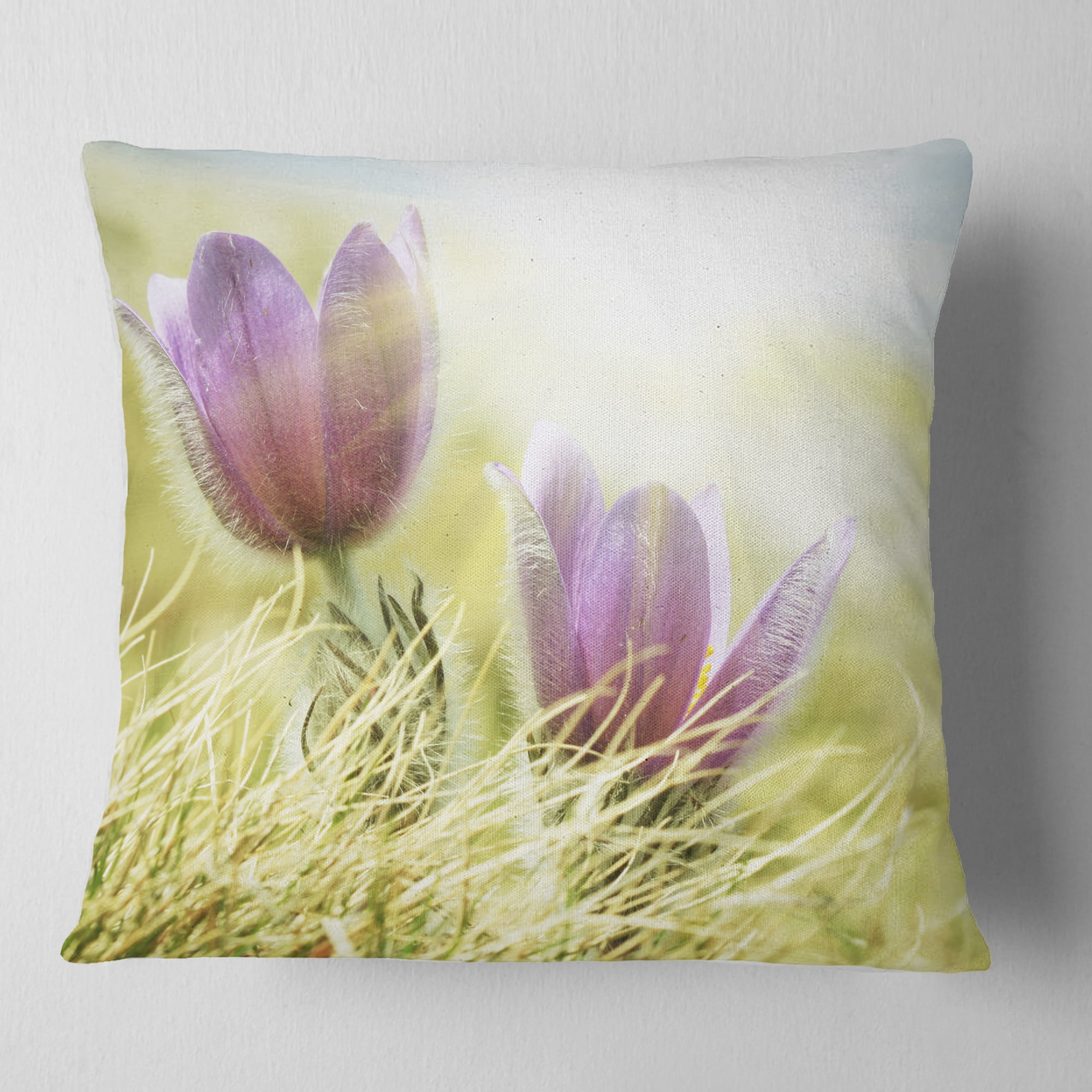 Designart 16" x 16" Green Polyester Throw Pillow