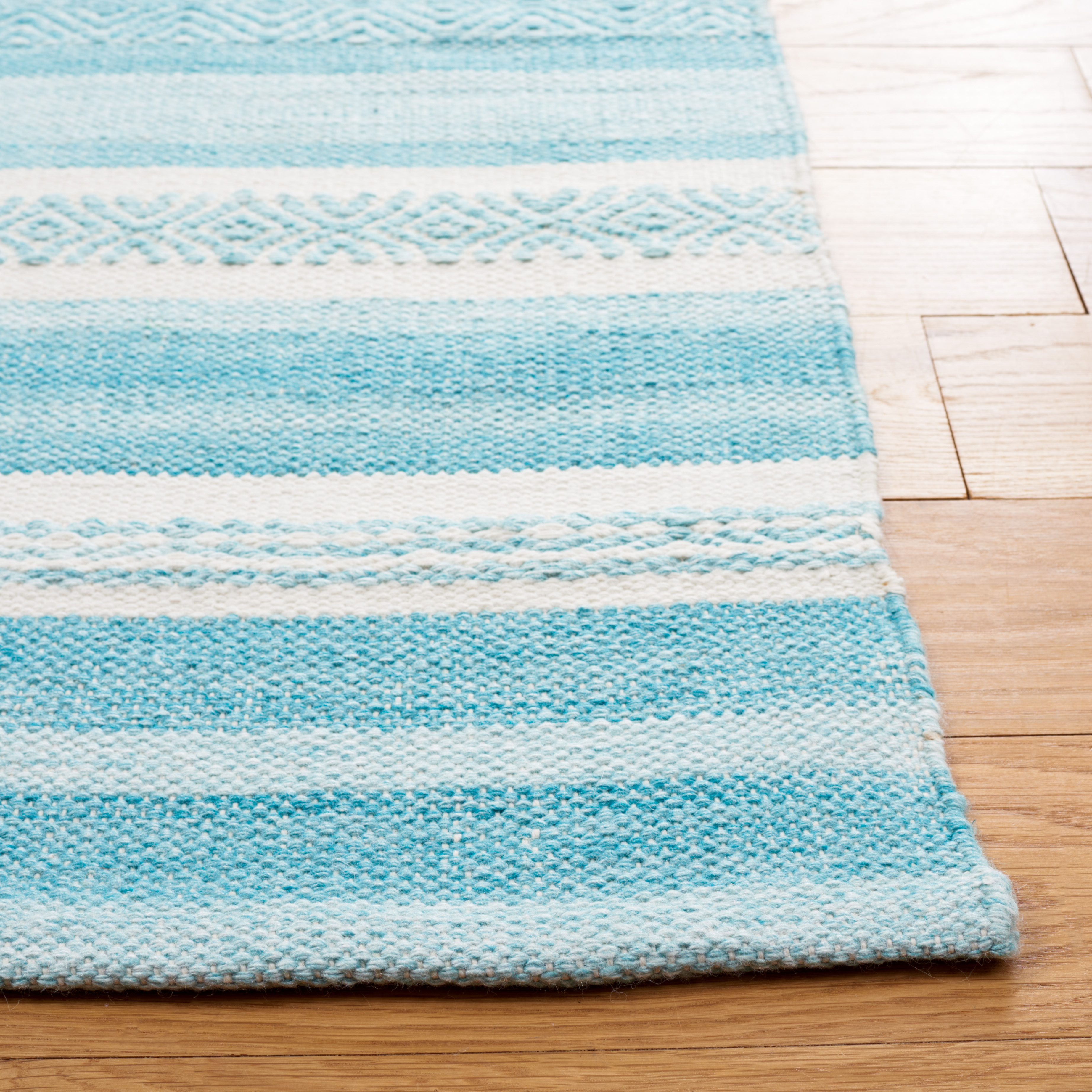 SAFAVIEH Striped Kilim Leo Striped Polyester Area Rug, Turquoise/Ivory, 4' x 6'