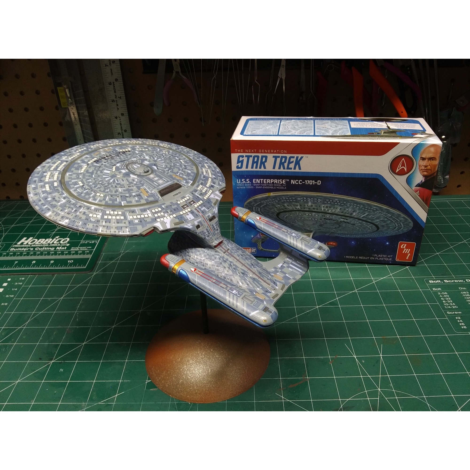AMT: Star Trek Model Kit: U.S.S. Enterprise NCC-1701-D - 1:2500 Scale Model Kit, Snap Assembly, 10" The Next Generation Replica Ship W/ Base, Age 14+ - image 4 of 5