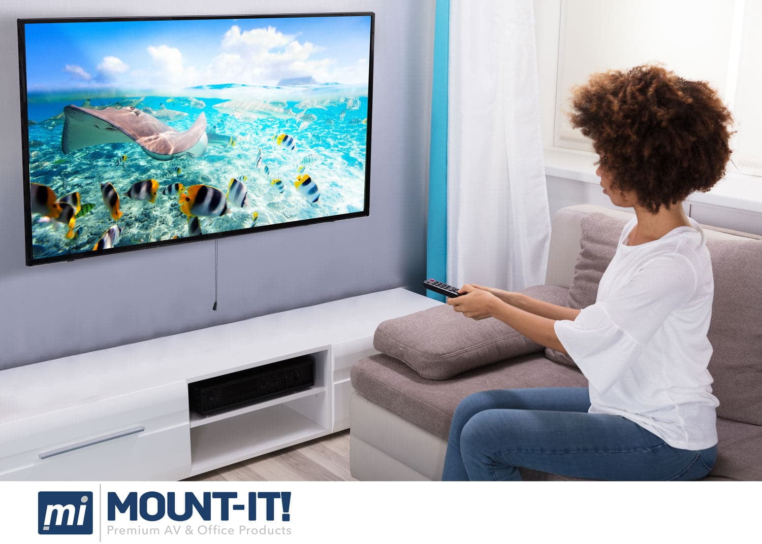 Mount-It! No Stud TV Wall Mount, Heavy Duty for Large TV's, Fits 32" to 80" TV's, Capacity 110 lbs. ,  Low Profile, Mounts with Nails
